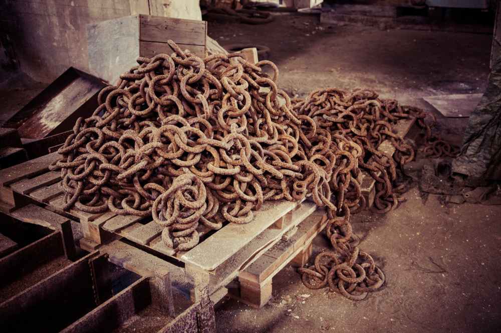 brown chains on wooden palette
